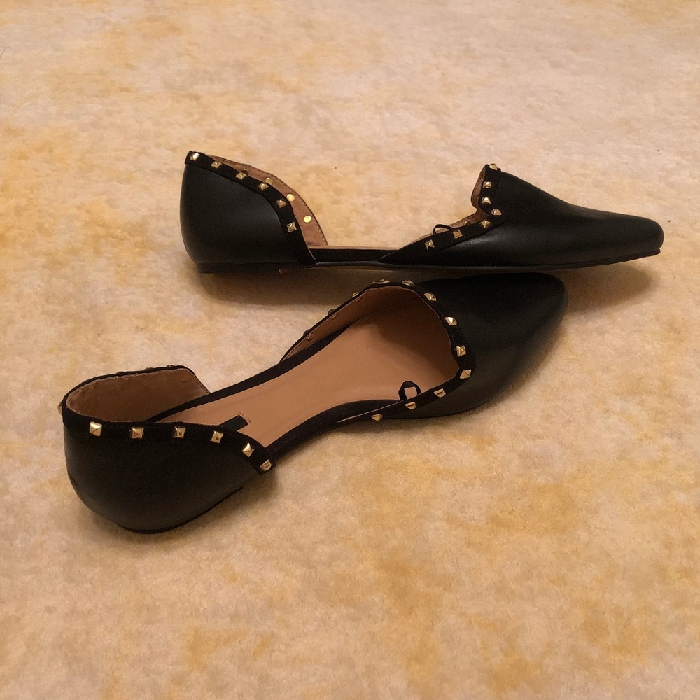 Forever 21 Leather Pointed Toe Black Gold Flats